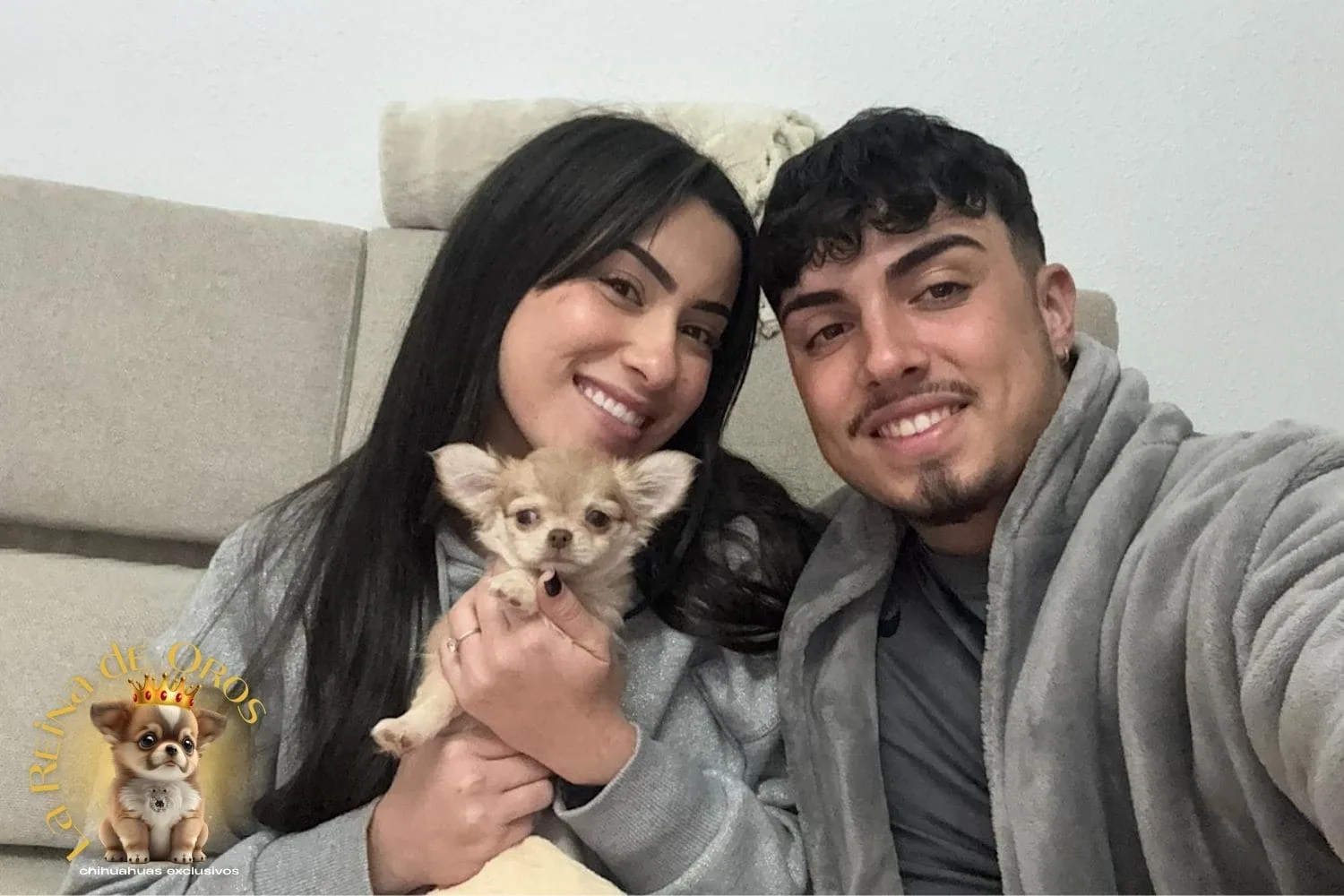 Cliente con cachorro Gala de La Reina de Oros